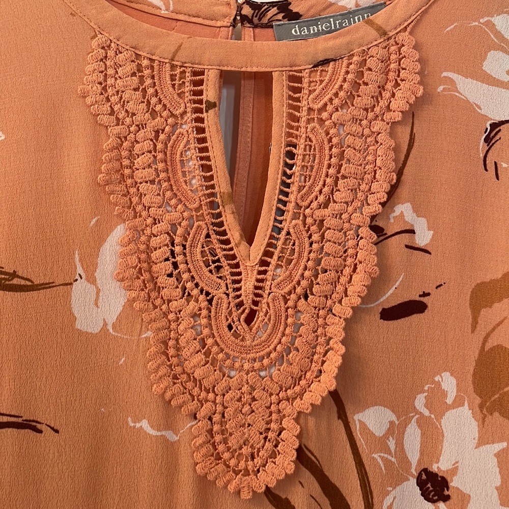 NWT Daniel Rainn Quin Keyhole Crochet Top - Picture 7 of 8